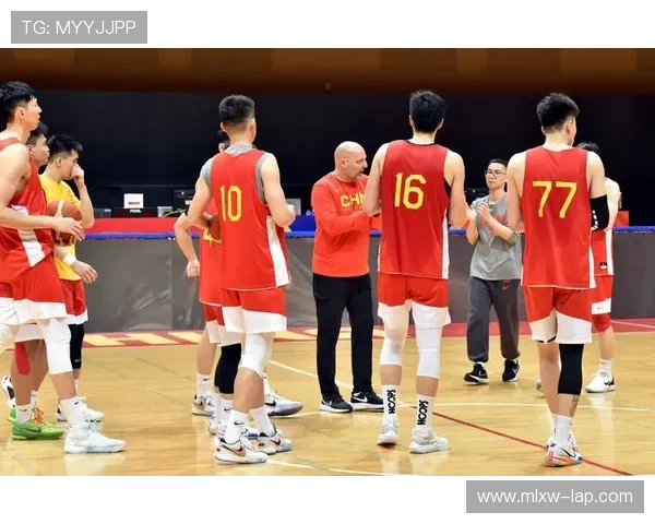 中国男篮世界杯预选赛再度出征 力争晋级巴黎奥运会 中国男篮世界杯预选赛再度出征 力争晋级巴黎奥运会