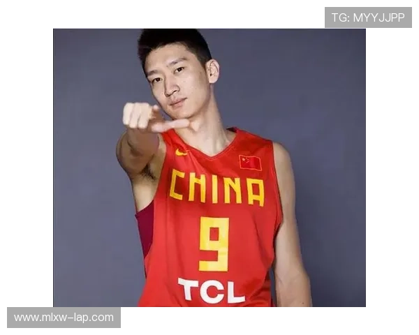 中国男篮迎战美国队备战世界杯，全新阵容展现强劲实力引期待