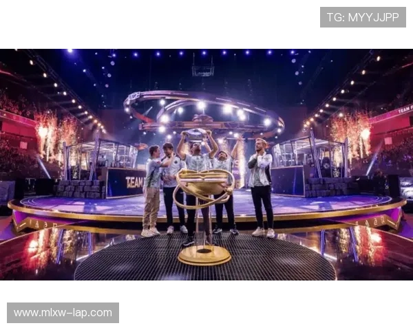 《电竞行业迎来新变革 全球顶级赛事吸引百万观众线上观看》