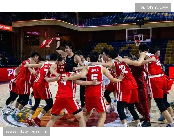 中国男篮逆袭战胜菲律宾队，成功挺进亚洲杯四强，展现团队协作实力