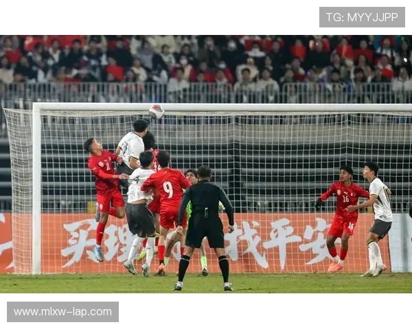 中国足球队备战世界杯预选赛全力以赴 新主帅带来新气象 球迷期待突破 中国足球队备战世界杯预选赛全力以赴 新主帅带来新气象 球迷期待突破