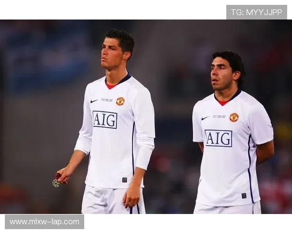 国际足坛动态：梅西重返巴萨，C罗领衔新一轮转会风暴