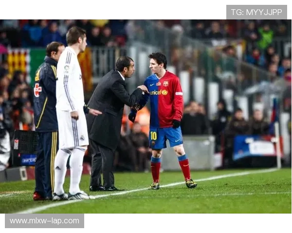 梅西重返巴萨传闻引发热议 球迷期待传奇球员再度披上蓝红战袍